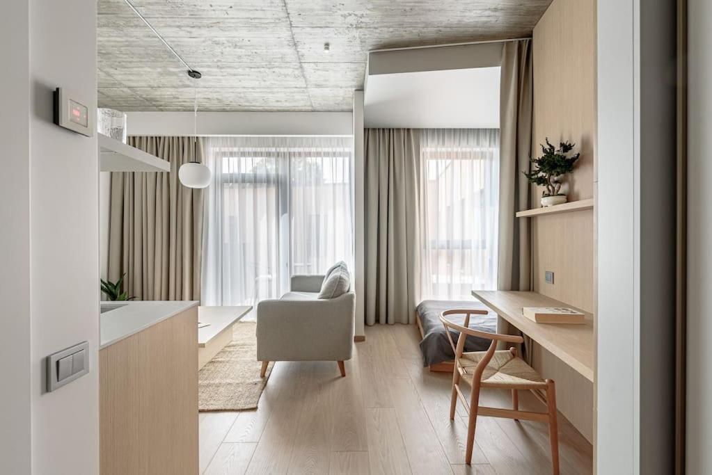 Cozy Japanese Oasis With Balcony, Gramophone, Netflix Apartment Vilnius Ngoại thất bức ảnh