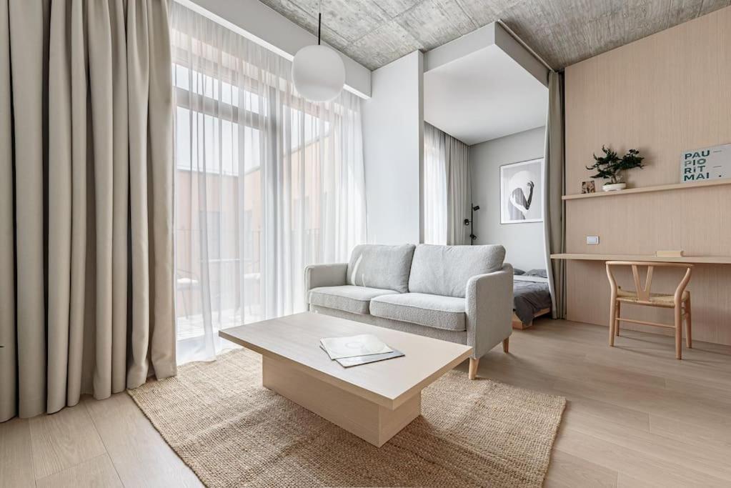 Cozy Japanese Oasis With Balcony, Gramophone, Netflix Apartment Vilnius Ngoại thất bức ảnh