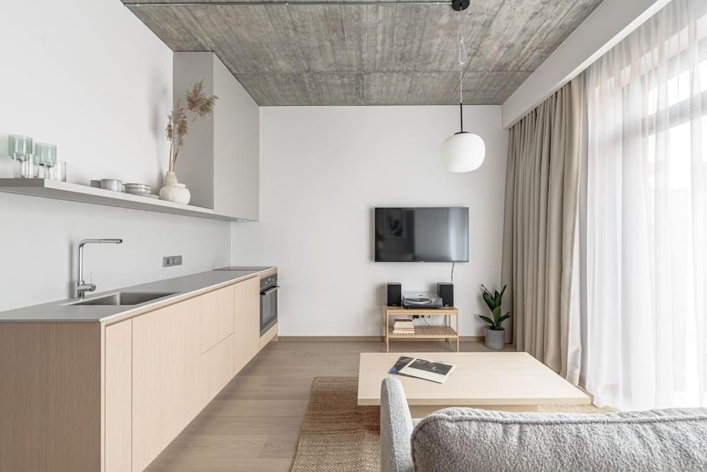 Cozy Japanese Oasis With Balcony, Gramophone, Netflix Apartment Vilnius Ngoại thất bức ảnh