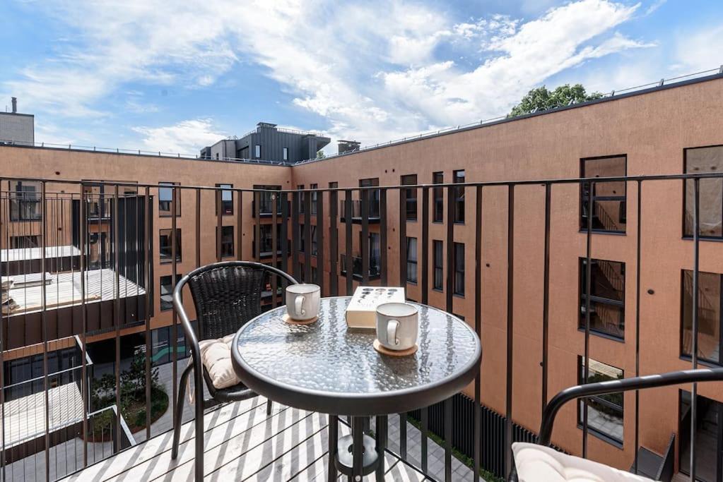 Cozy Japanese Oasis With Balcony, Gramophone, Netflix Apartment Vilnius Ngoại thất bức ảnh