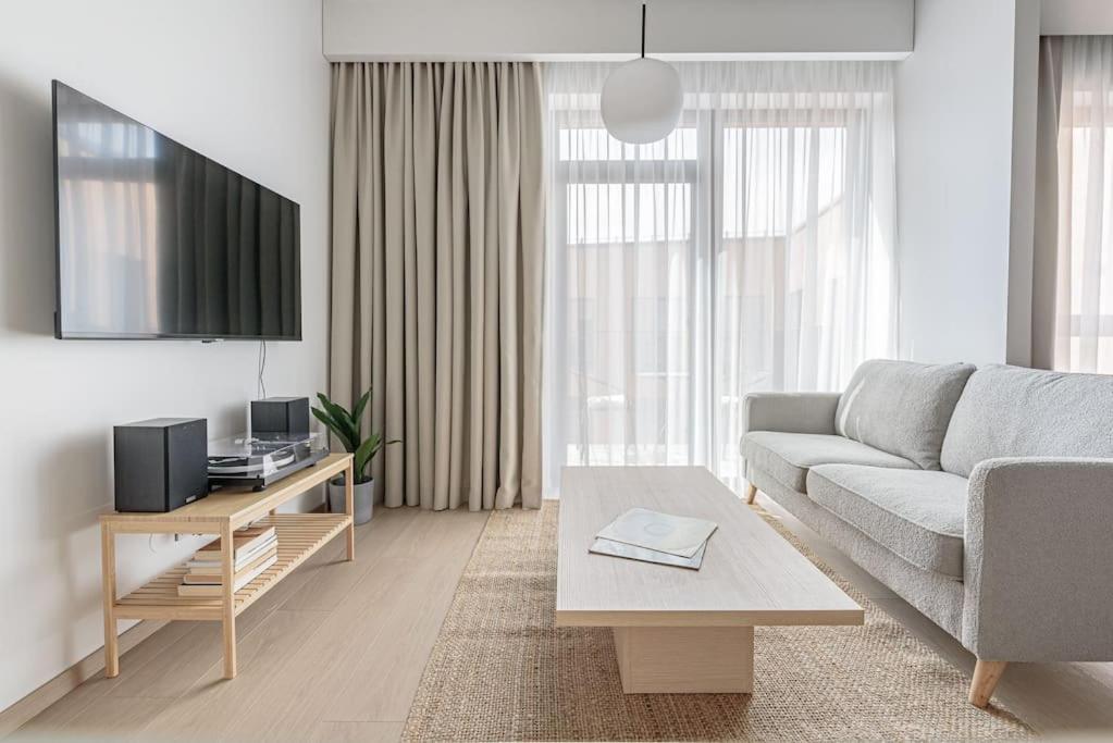 Cozy Japanese Oasis With Balcony, Gramophone, Netflix Apartment Vilnius Ngoại thất bức ảnh