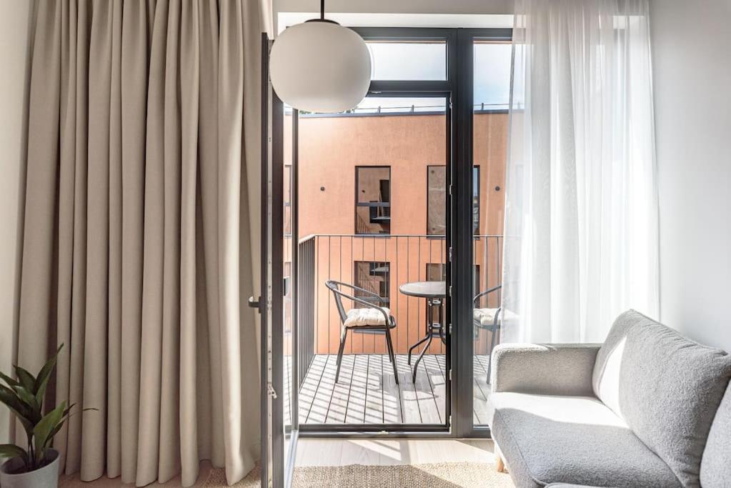 Cozy Japanese Oasis With Balcony, Gramophone, Netflix Apartment Vilnius Ngoại thất bức ảnh